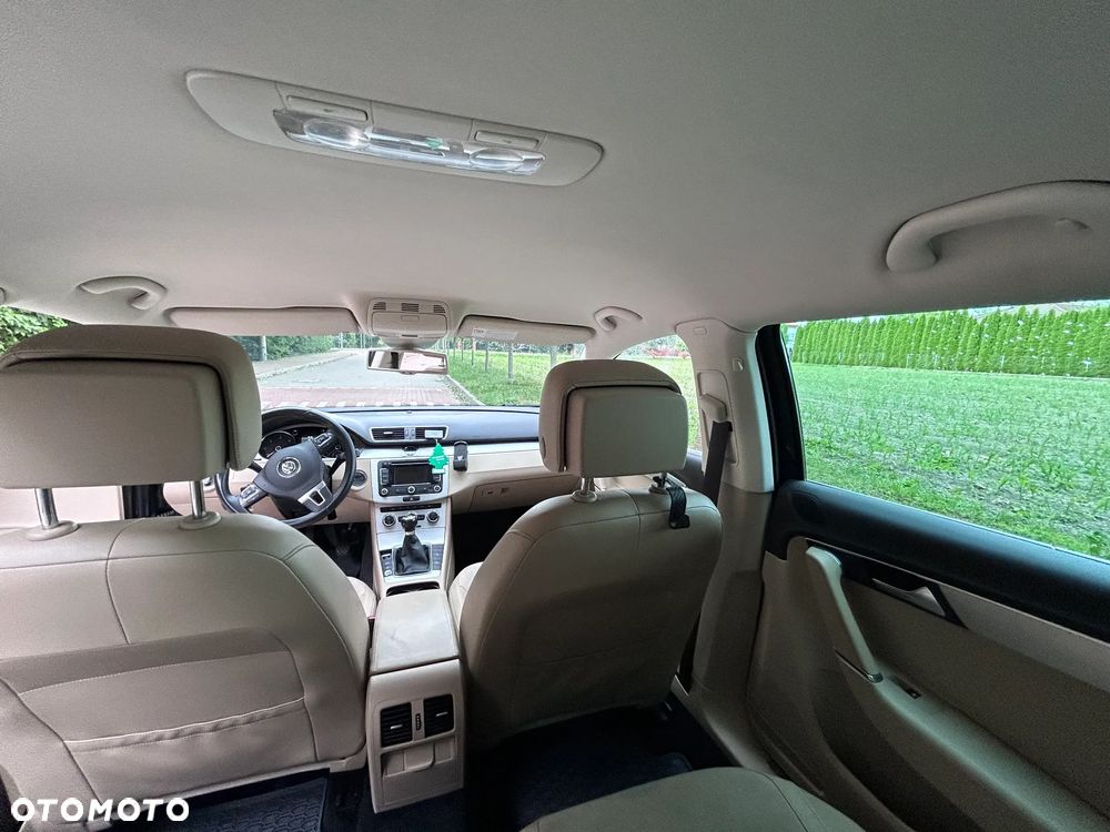 Volkswagen Passat 2.0 TDI BlueMotion Technology Highline - 24