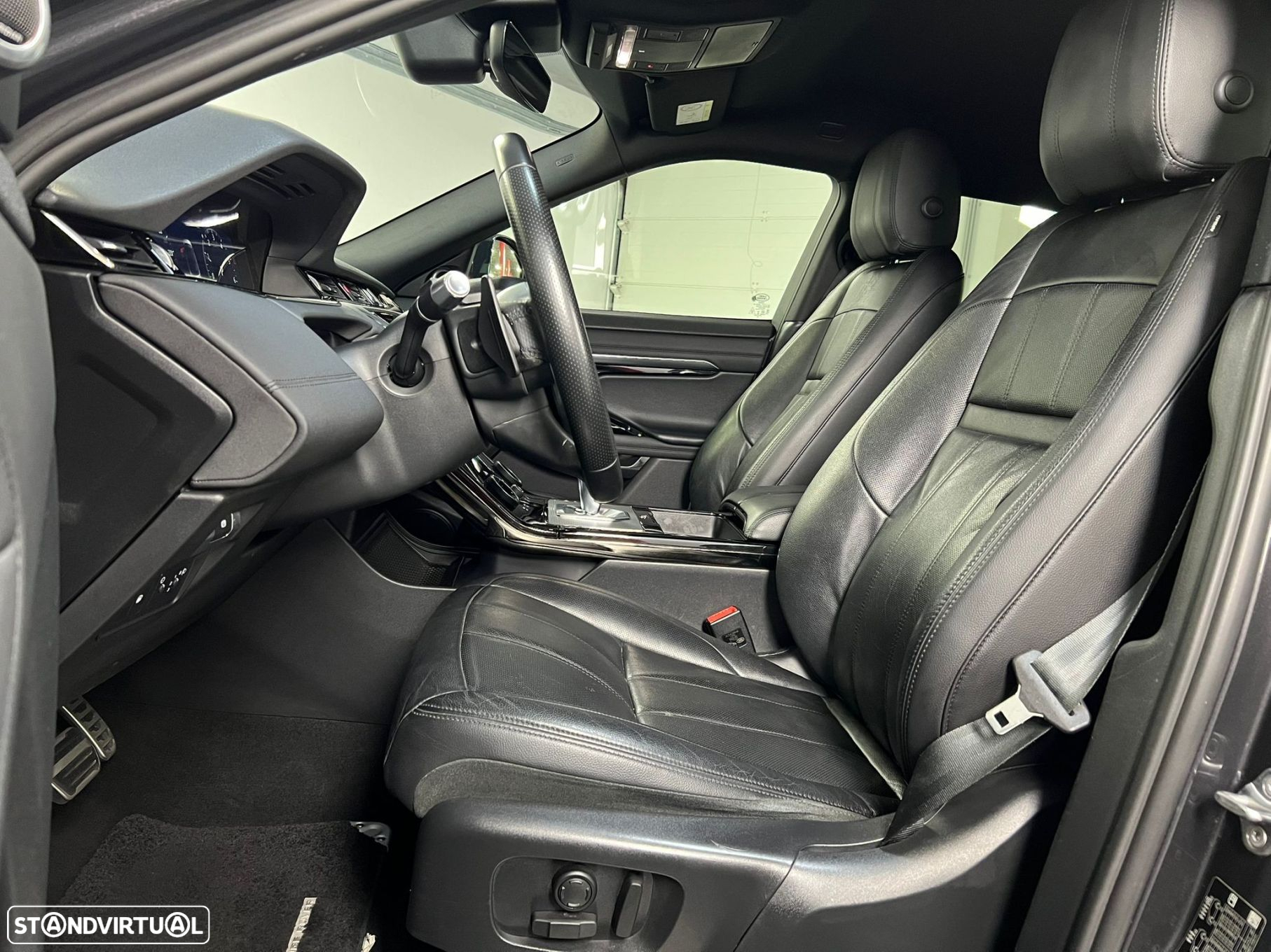 Land Rover Range Rover Evoque 1.5 P300e AWD R-Dynamic S Auto - 6