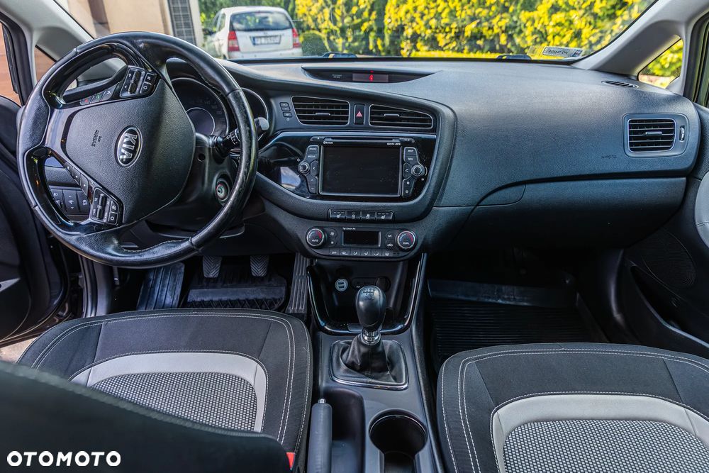 Kia Ceed 1.6 GDI Dream Team Edition - 22