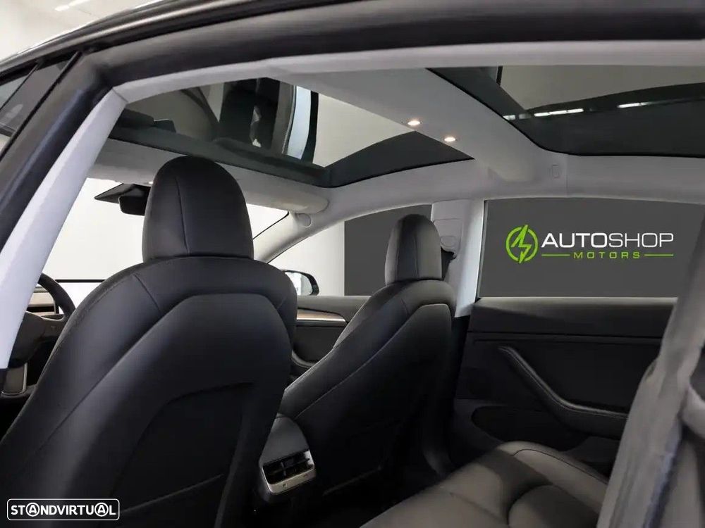 Tesla Model 3 - 4