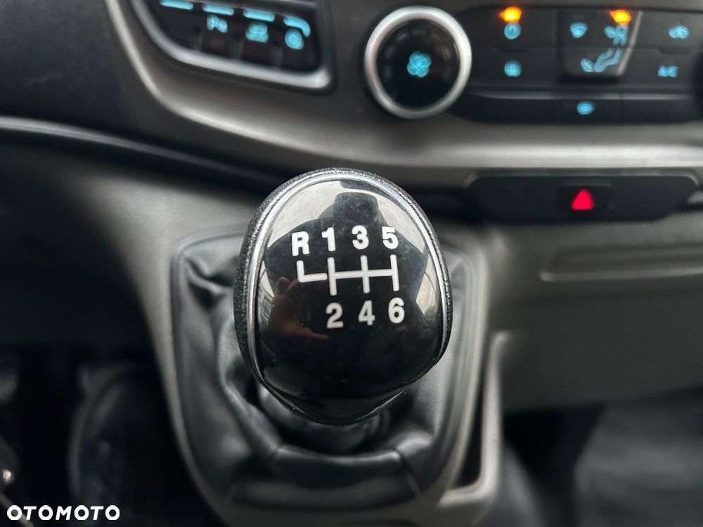 Ford Transit Custom 300 L2H1 Limited (bryg.) - 32