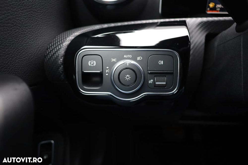 Mercedes-Benz A - 21