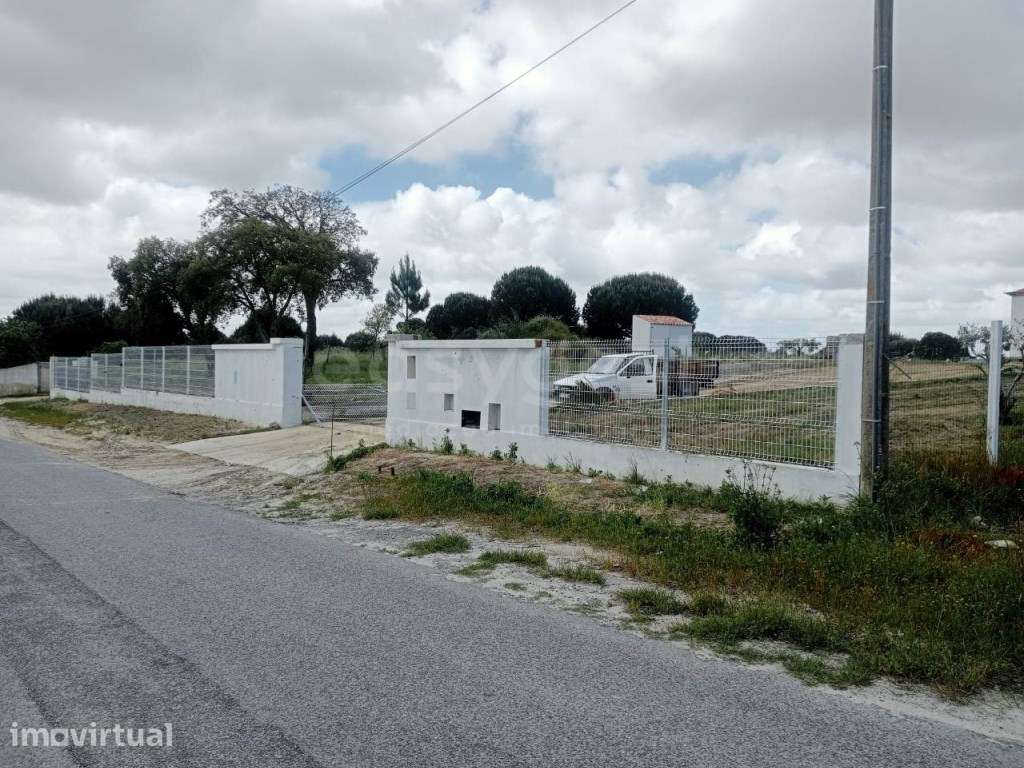 Moradia térrea em fase de construção situada em Fernão Pó - Grande imagem: 2/21