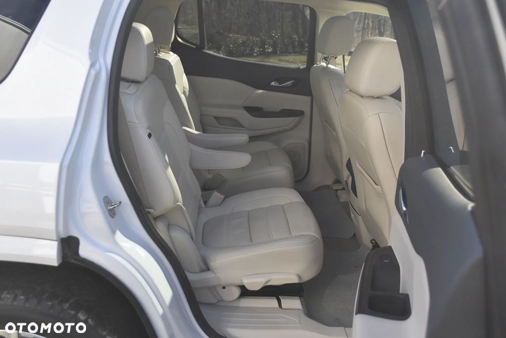 GMC Acadia - 10