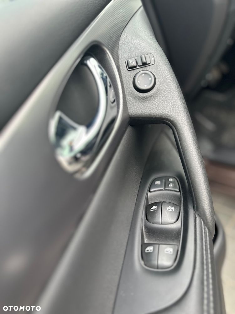 Nissan Qashqai 1.3 DIG-T N-Connecta DCT - 27