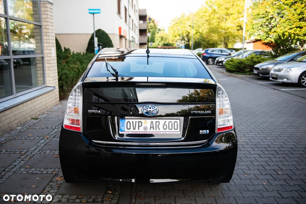 Toyota Prius (Hybrid) Executive - 14