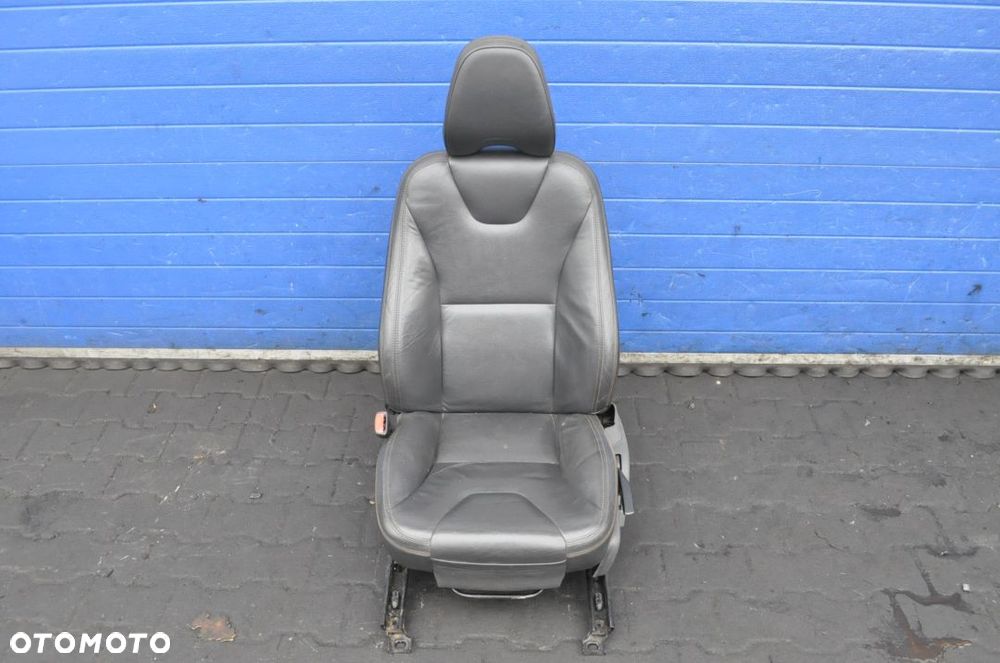 VOLVO XC60 I FOTEL KIEROWCY LEWY