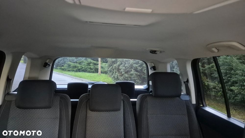 Volkswagen Touran 1.6 TDI SCR BlueMotion Technology Comfortline - 16