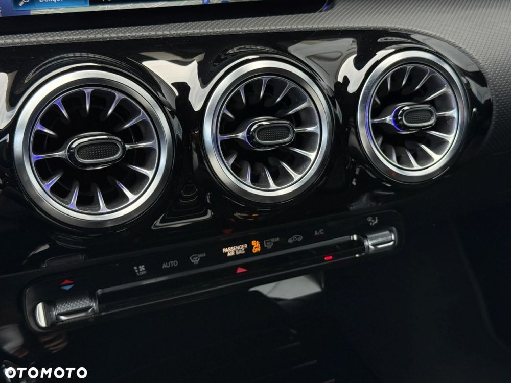 Mercedes-Benz CLA 200 AMG Line 7G-DCT - 28