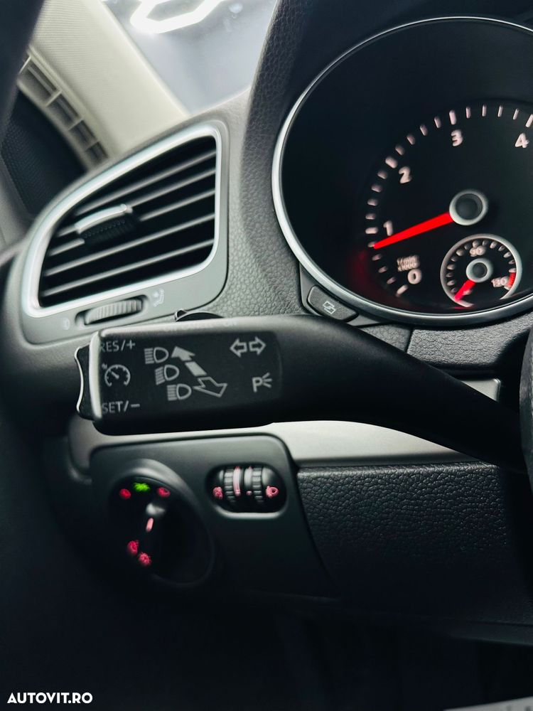 Volkswagen Golf 1.6 TDI DPF BlueMotion - 26