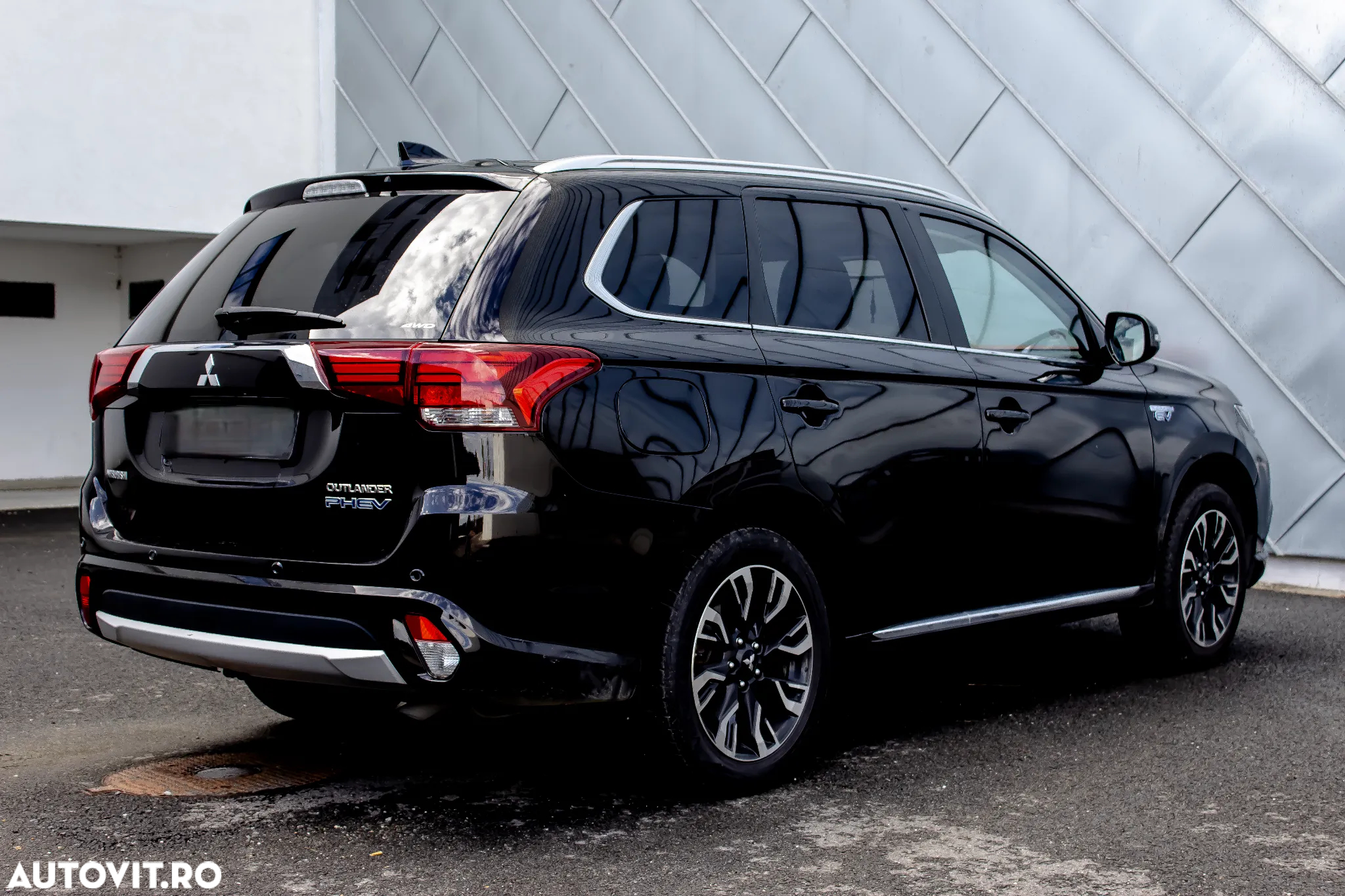 Mitsubishi Outlander 2.0 4WD Plug-In Hybrid Top - 4