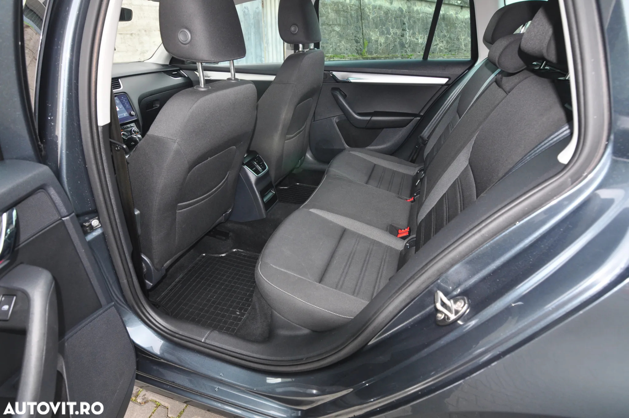 Skoda Octavia Combi Diesel 2.0 TDI Ambition - 8