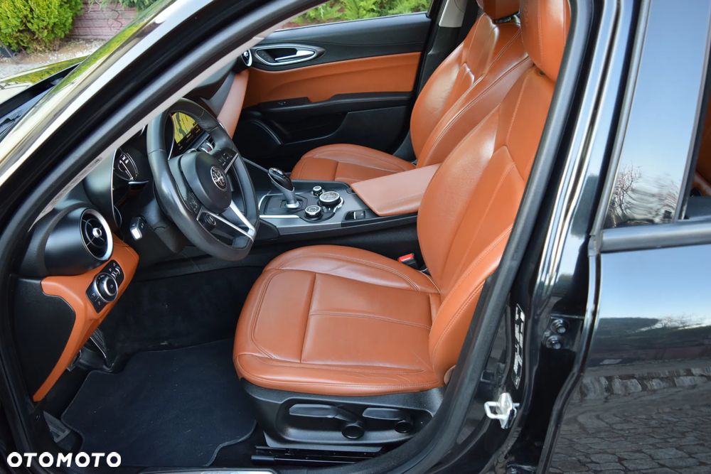 Alfa Romeo Giulia 2.2 AT8 Executive - 15