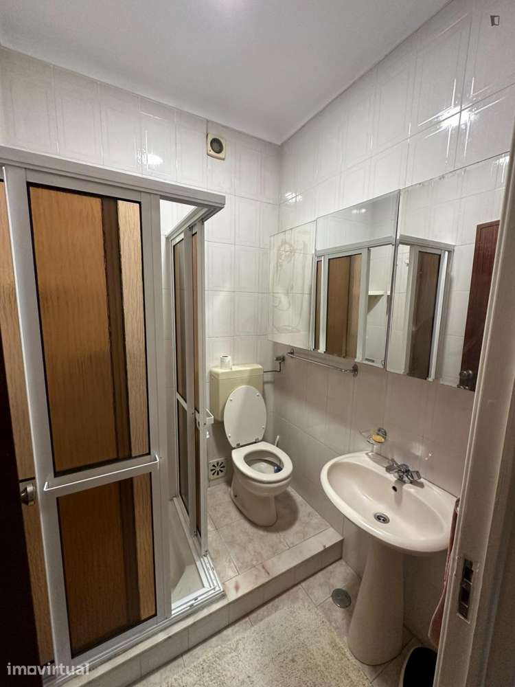 Quarto - localizado em Benfica Lisbon - Grande imagem: 3/13