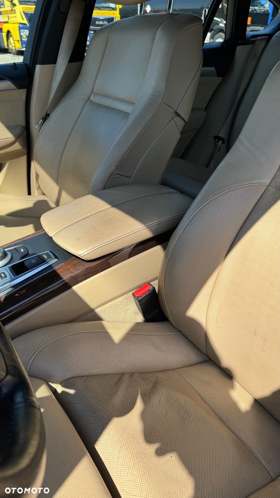 BMW X6 50i xDrive - 12