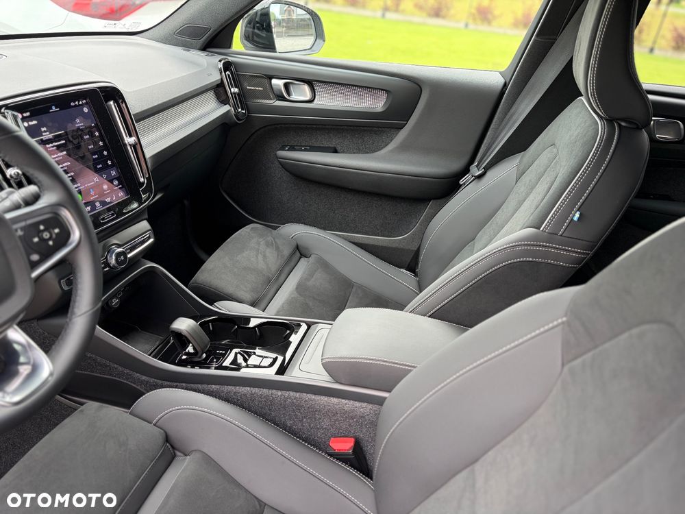 Volvo XC 40 B3 B DKG Ultra Black Edition - 13