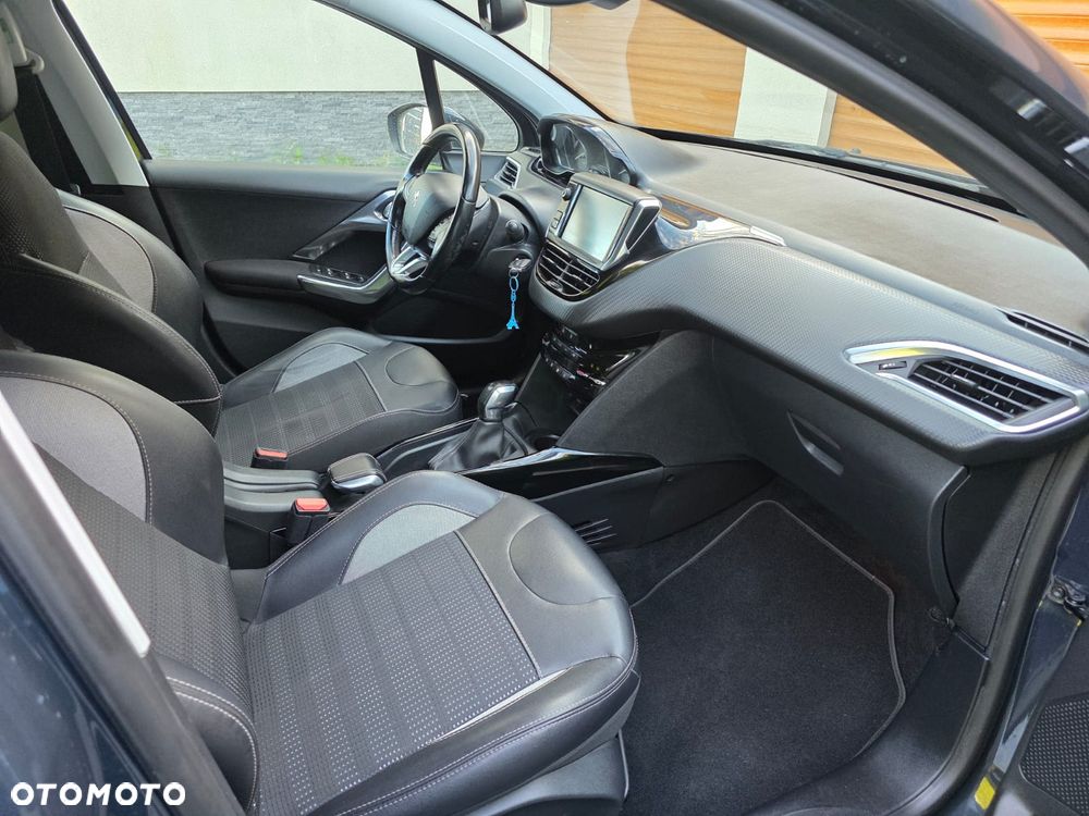 Peugeot 2008 1.2 Pure Tech Allure S&S - 14
