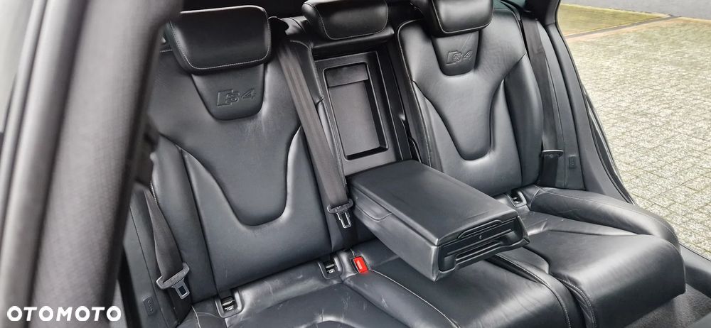 Audi S4 Avant S tronic - 33