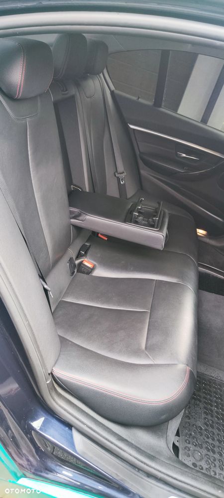 BMW Seria 3 320i Sport Line - 14