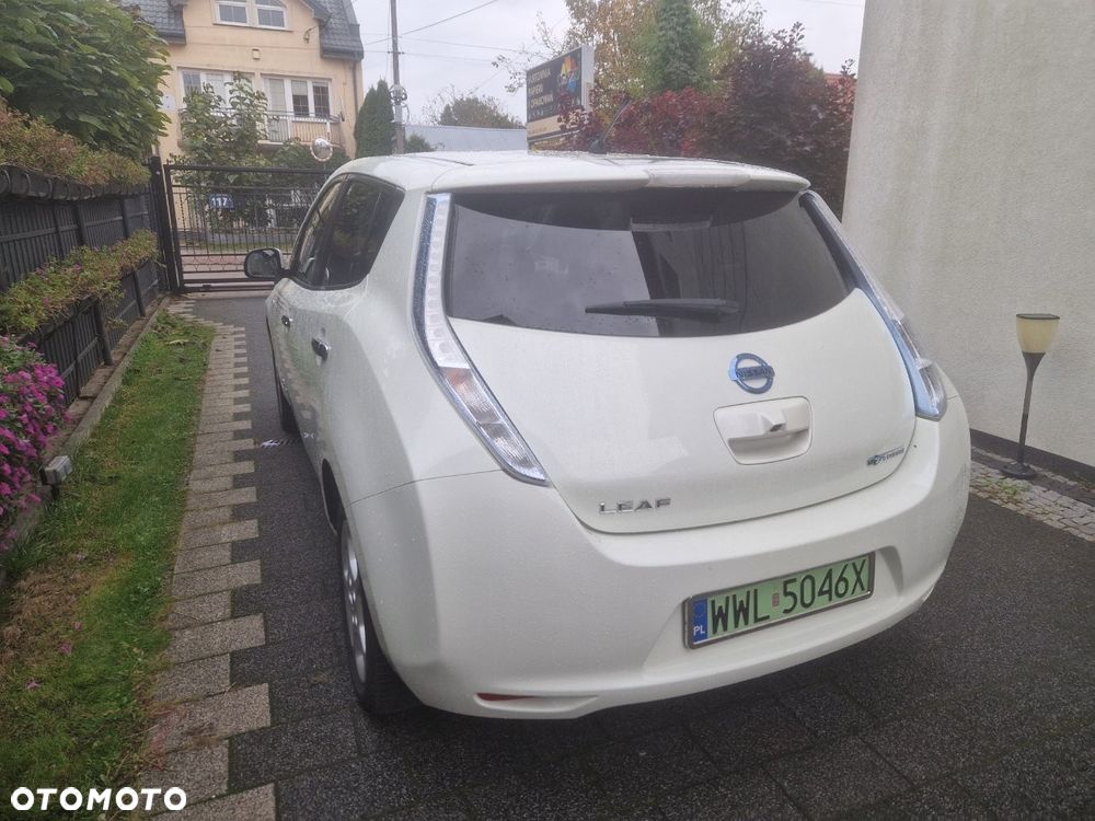 Nissan Leaf 24 kWh (mit Batterie) Visia + - 5