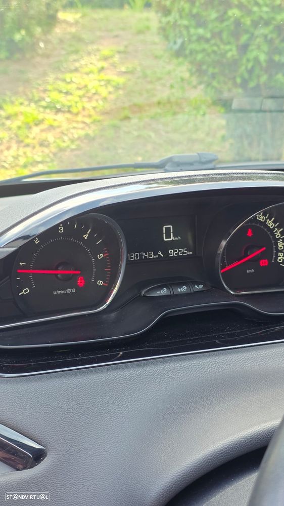 Peugeot 208 HDi 68 Access - 9