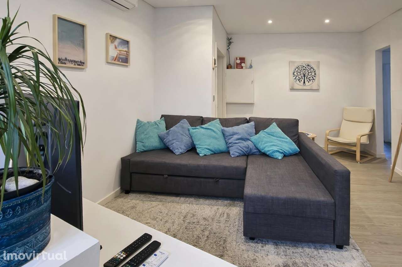 Andar de Moradia T2 em 1ª Linha de Mar em Angeiras - Grande imagem: 2/17