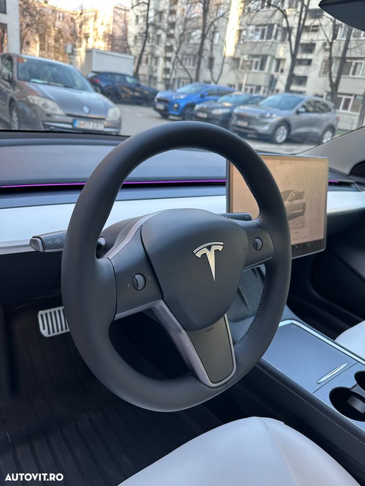 Tesla Model 3 - 9