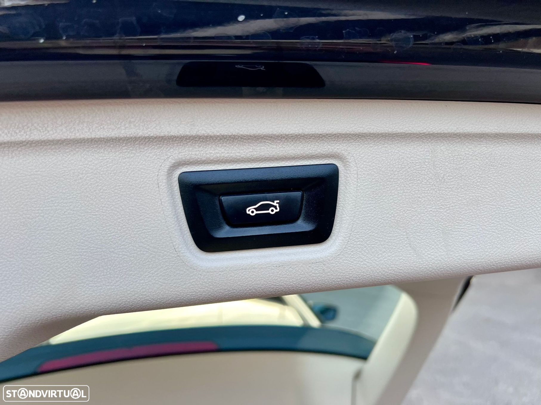 BMW 318 d Touring Essence - 23