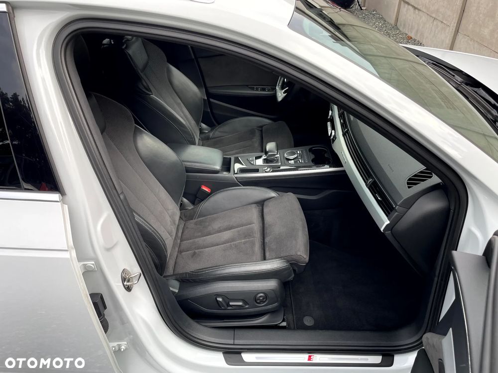 Audi A4 Avant 40 TDI quattro S tronic S line - 24