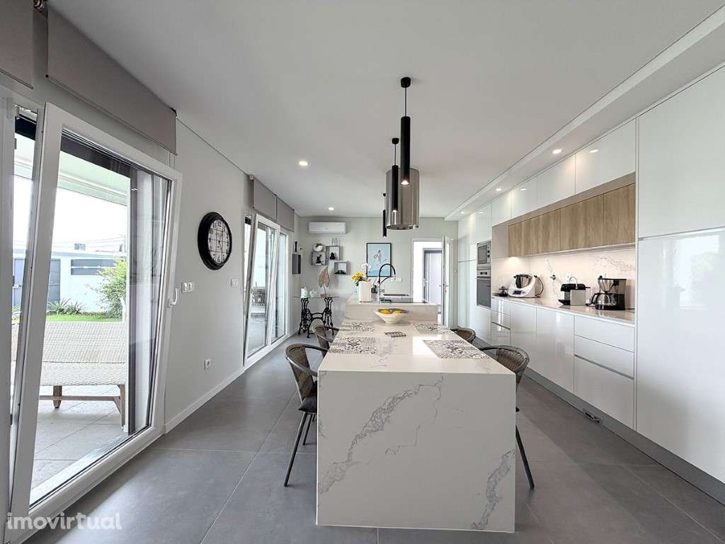 Moradia T4 térrea com 230m2 em condomínio privado, Azeitão - Grande imagem: 3/40