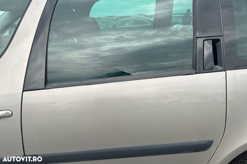 USA FATA/SPATE SKODA ROOMSTER - AN 2011 - 4