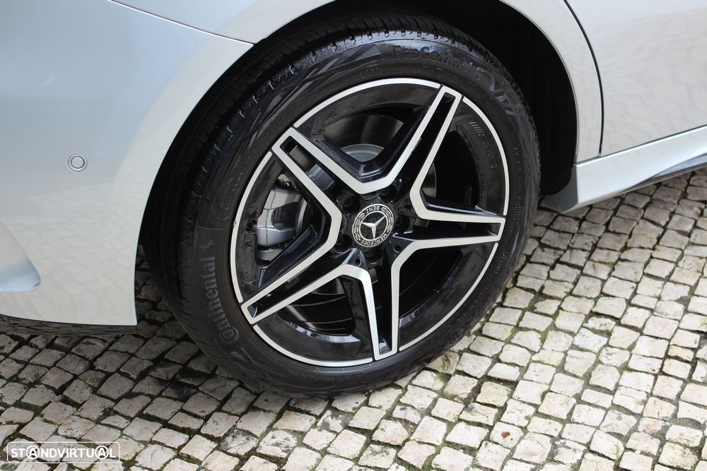 Mercedes-Benz A 250 e 8G-DCT AMG Line - 12