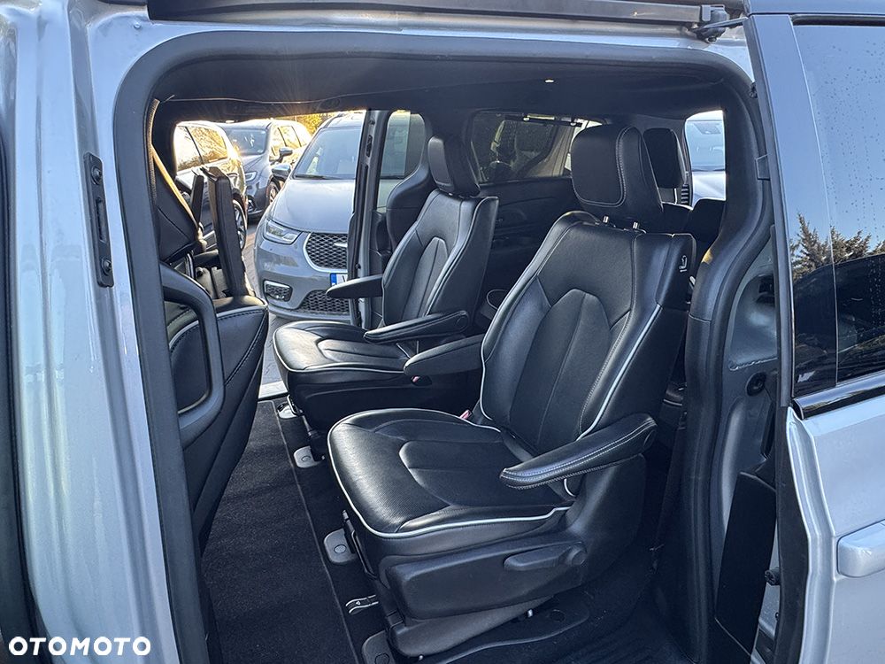 Chrysler Pacifica - 6