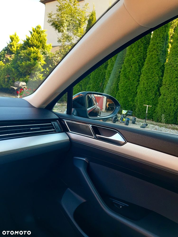 Volkswagen Passat - 15