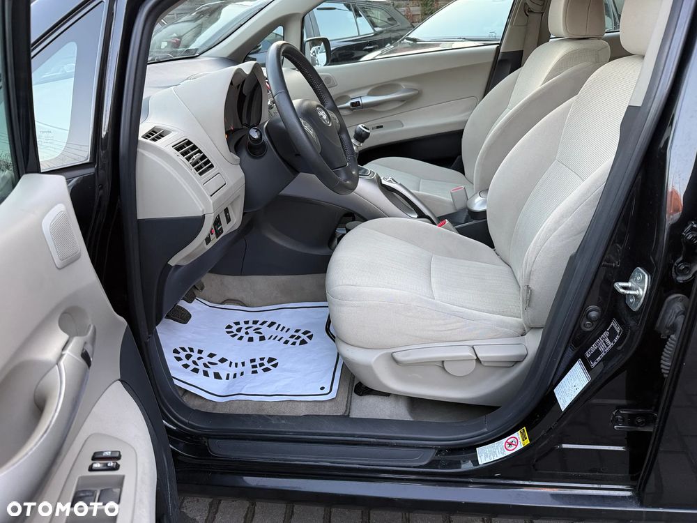 Toyota Auris 1.8 Premium - 11