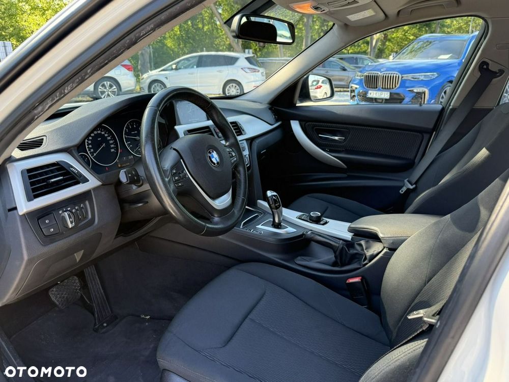 BMW Seria 3 318i GPF - 13