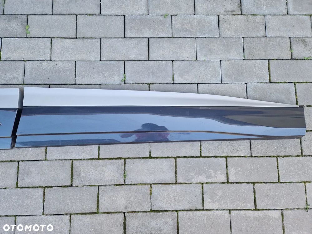 LISTWY DRZWI PRZEDNICH PRAWYCH + TYLNYCH PRAWYCH AUDI Q4 E-TRON 2021-- - 2