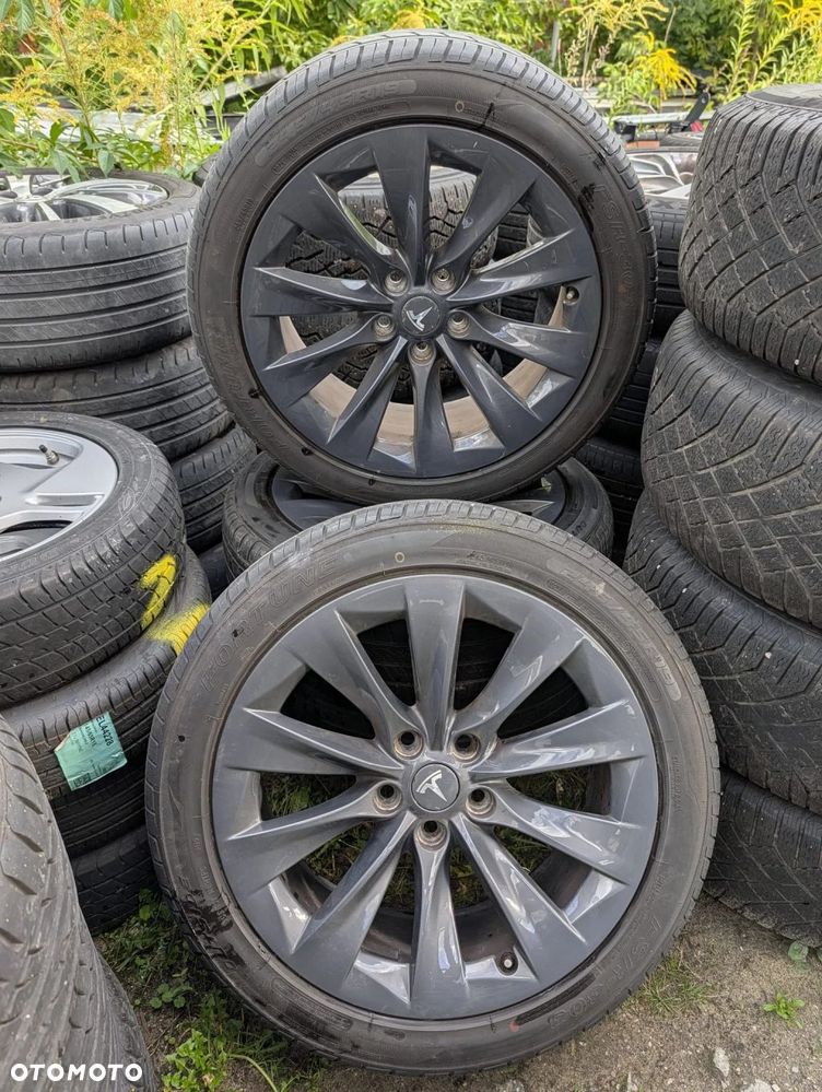 KOMPLET ALUFELG TESLA S 5X120 R19.