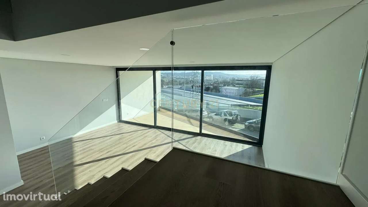 Moradia a estrear na Tv Nova de Currais - Paranhos - Grande imagem: 3/43