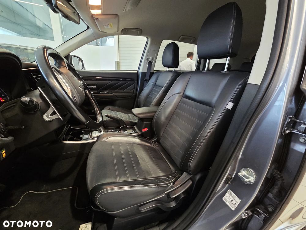 Mitsubishi Outlander Instyle NAVI - 12