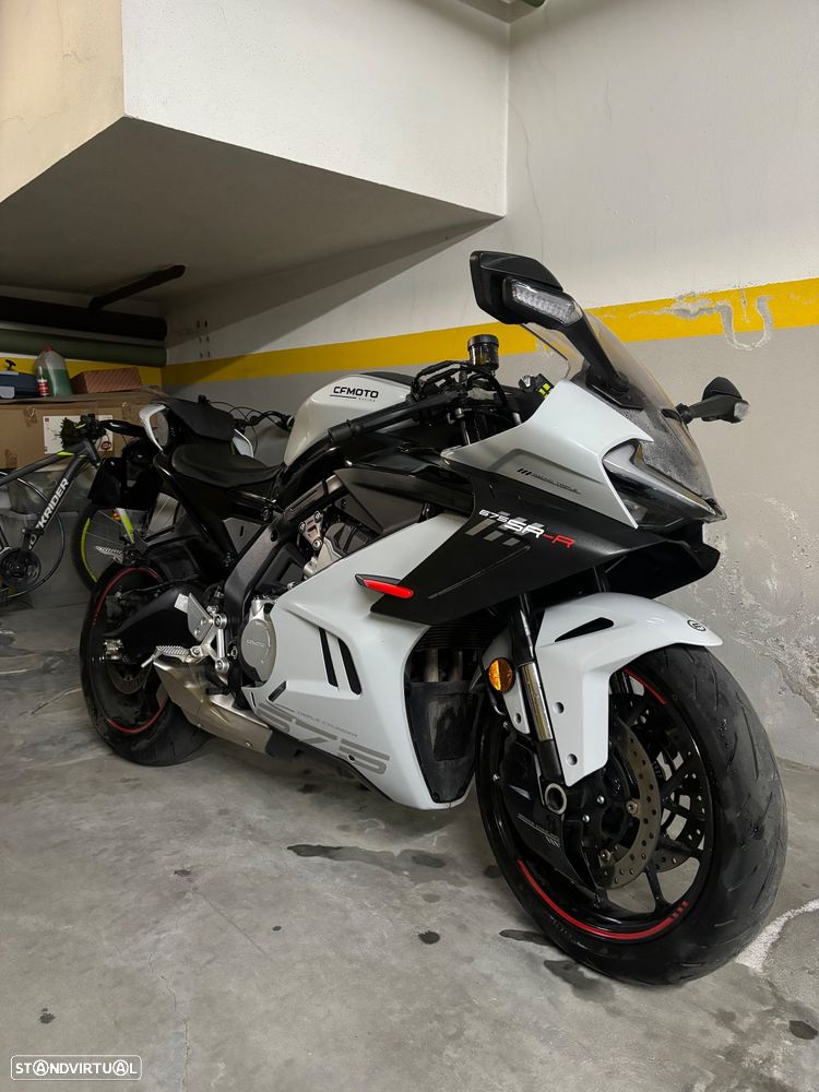 CF Moto 675SR-R - 2