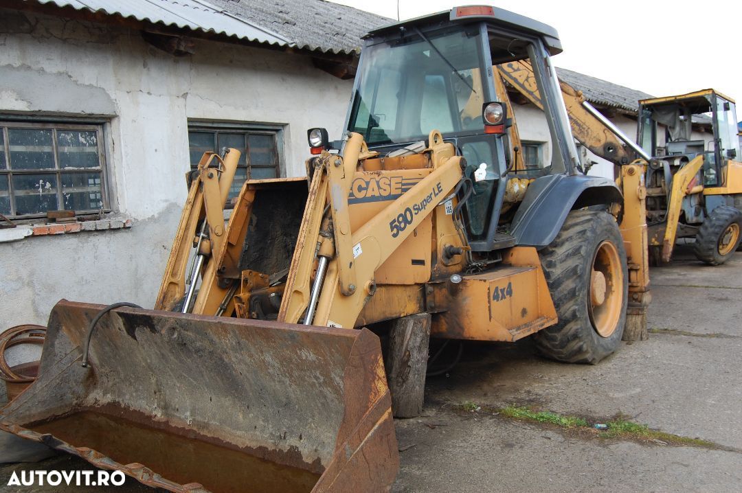 Dezmembrez CASE 580 SLE - 1