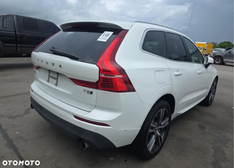 Volvo XC 60 T5 AWD Momentum - 4
