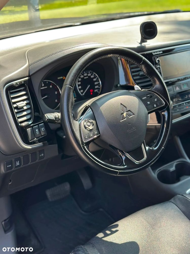 Mitsubishi Outlander 2.2 DID Instyle Navi 4WD - 12