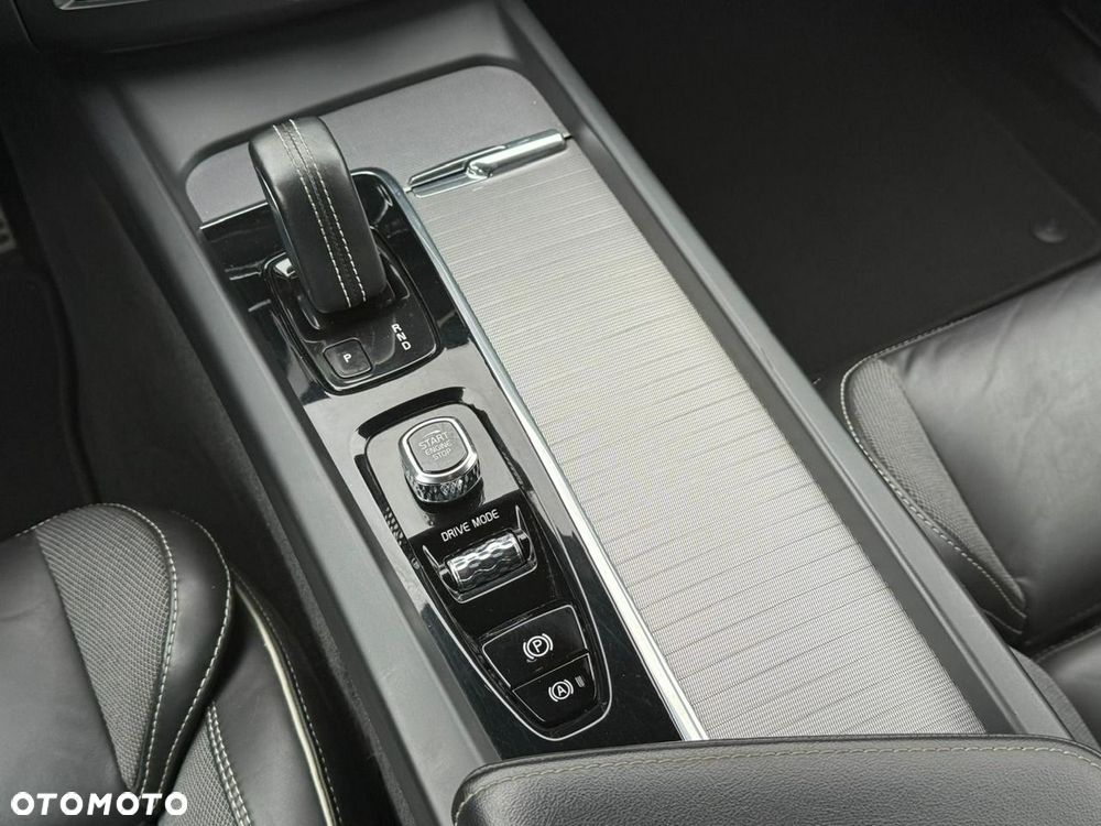 Volvo XC 60 B4 D AWD Geartronic RDesign - 29