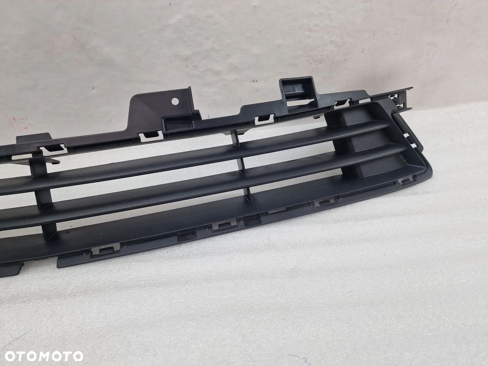 OPEL ZAFIRA C LIFT 15- KRATKA ŚRODKOWA ZDERZAKA PRZEDNIEGO PRZÓD , NR 39079784 , NR AUKCJI KR508 - 7
