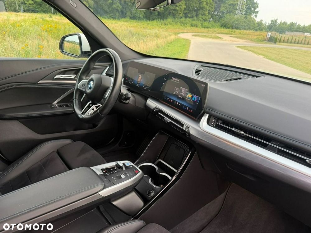 BMW iX1 eDrive20 66.5kWh M Sport - 17