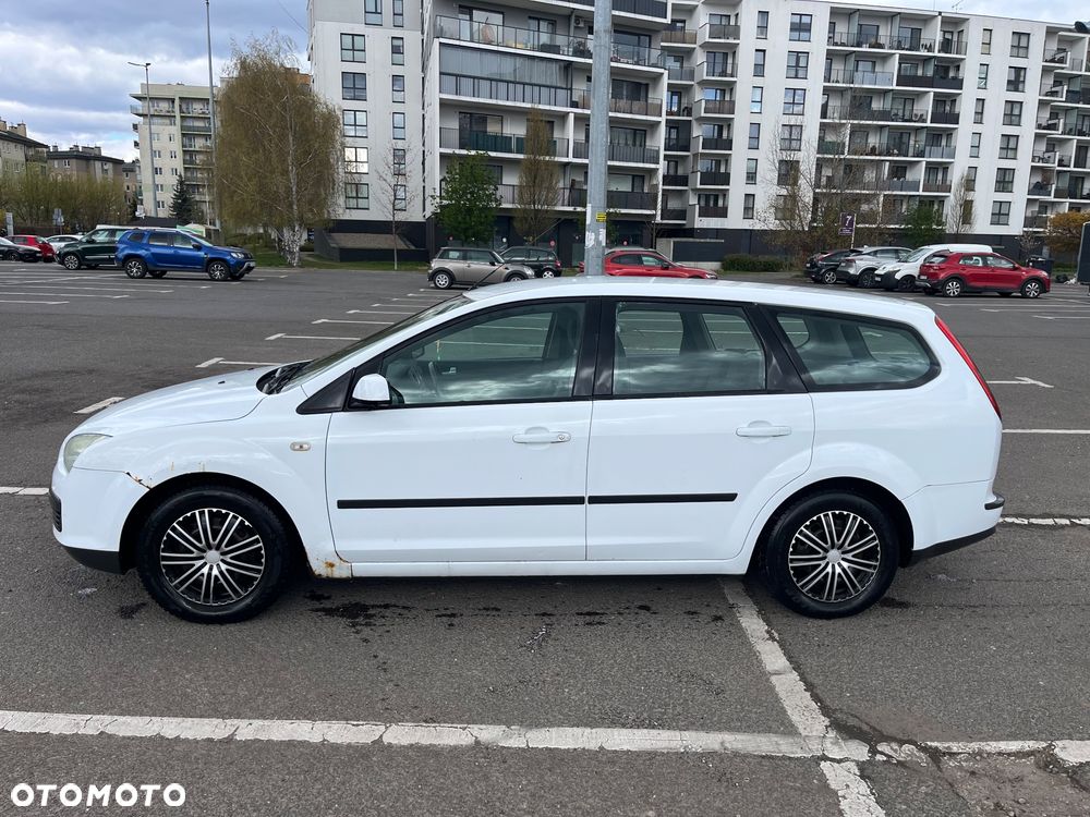 Ford Focus 1.6 Ambiente - 4