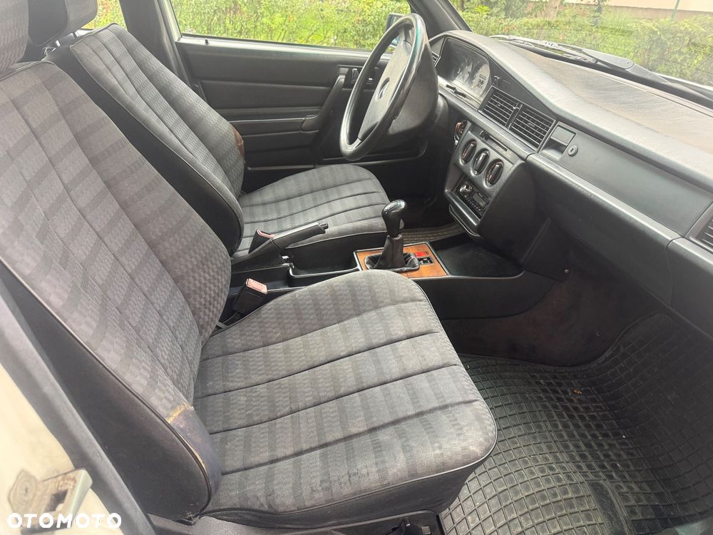 Mercedes-Benz W201 (190) - 12