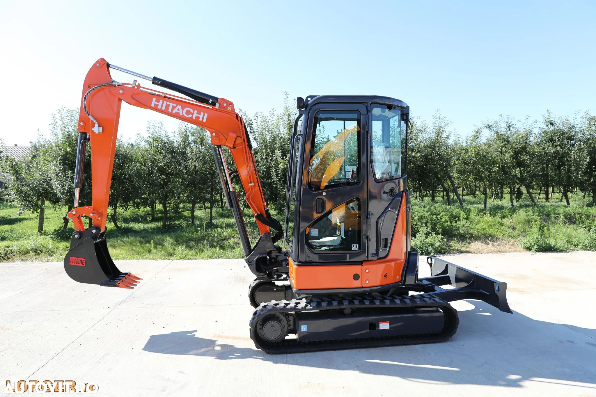 Hitachi ZX33U-5A - 1